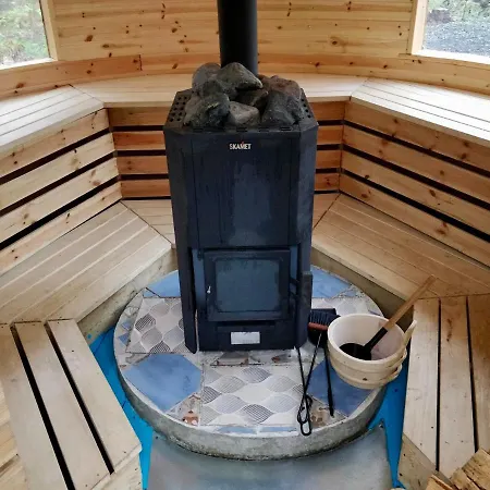 Puhkemaja Roosa Maja Parvesaunaga *