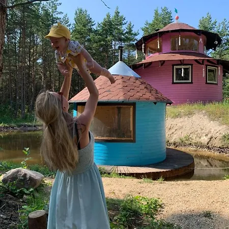 Puhkemaja Roosa Maja Parvesaunaga *