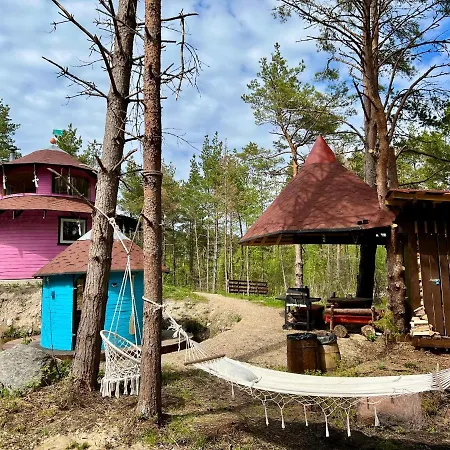 Alpehytte Roosa Maja Parvesaunaga Reigi