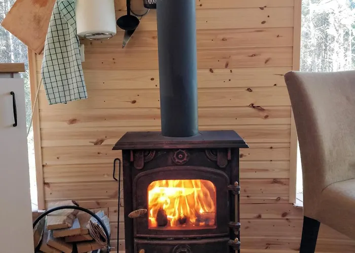 Roosa Maja Parvesaunaga Ferienhaus